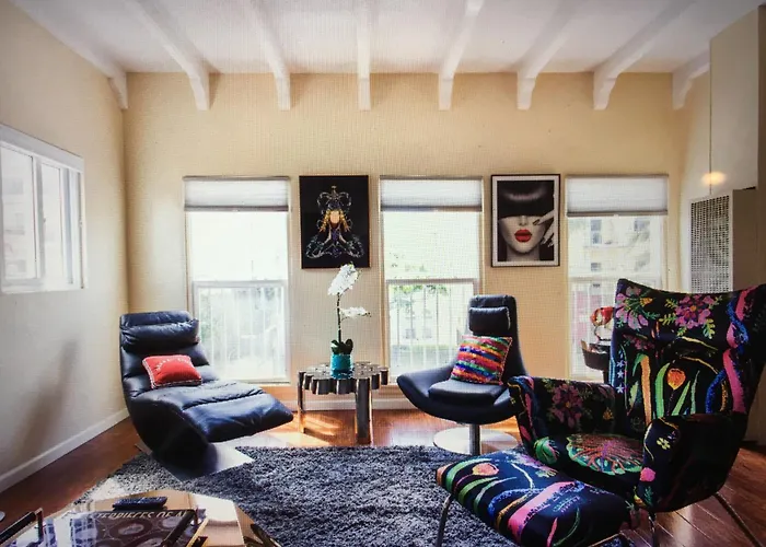 Luxury 2 Bedroom Suite Apartment In Koreatown